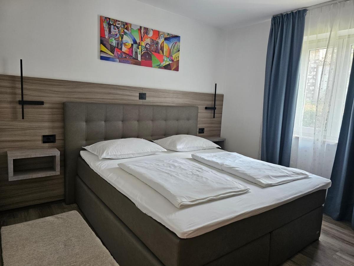 Premium Apartments Tade Funtana Luaran gambar