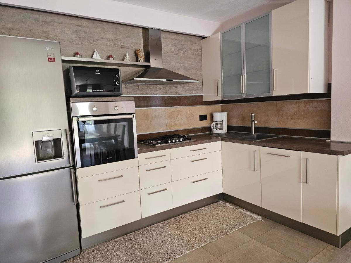 Premium Apartments Tade Funtana Luaran gambar